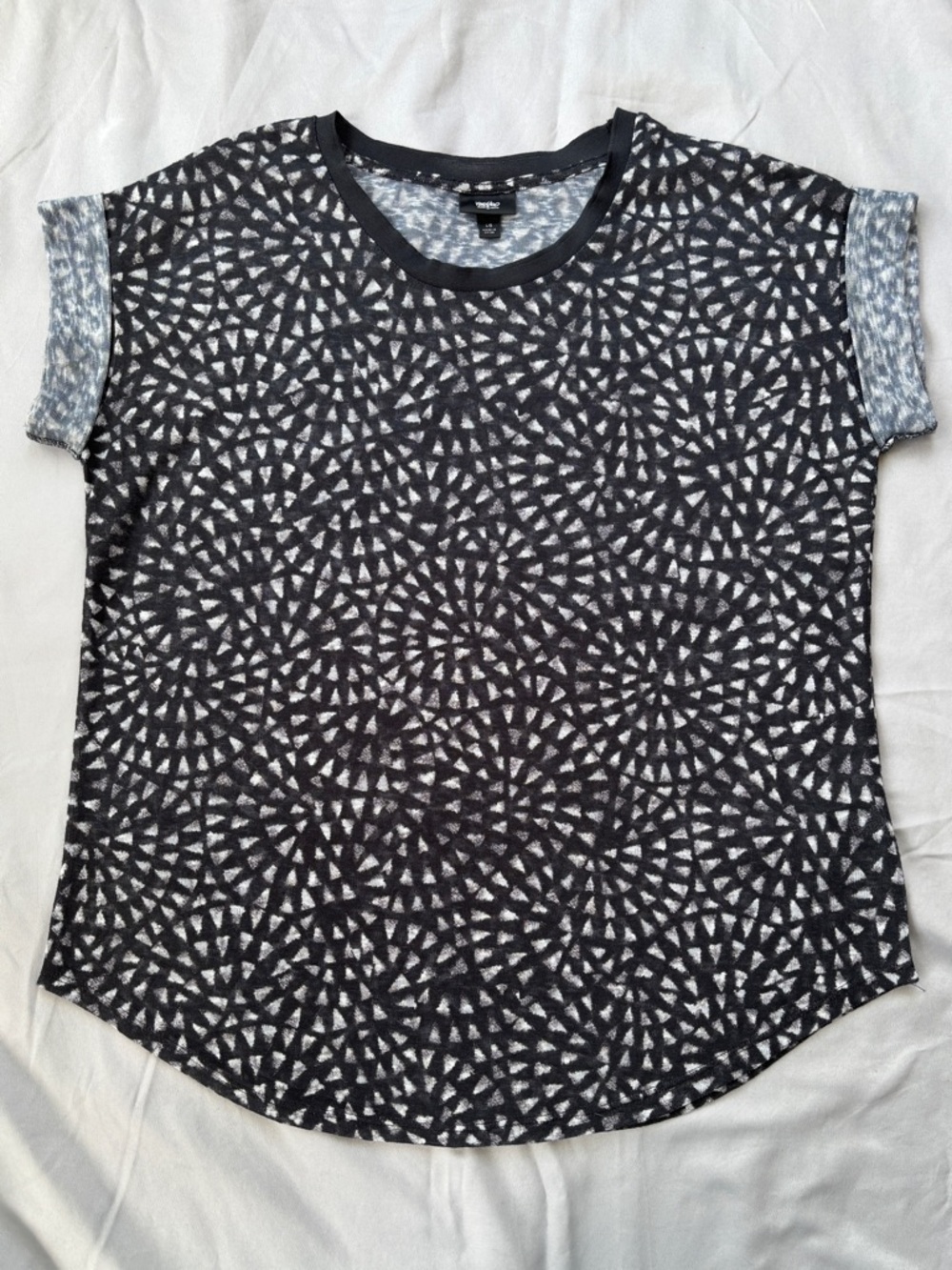 Women's Mossimo Black & White Geometric Patterned Short Sleeve Top, size large